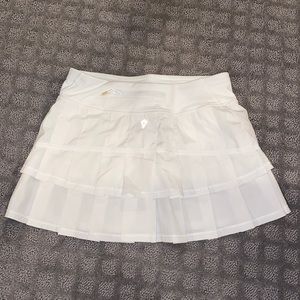 IVIVVA (BY LULULEMON) GIRLS ATHLETIC SKIRT! Size 12